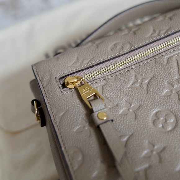 LV Pochette Metis Monogram Empreinte Leather - Turtledove - Picture 5 of 7